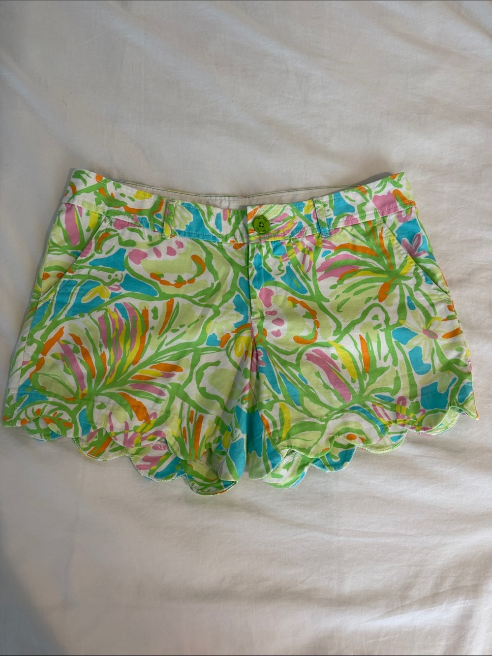 Lilly Pulitzer Women’s The Buttercup Short Green Multi-Color Scallop Hem Shorts